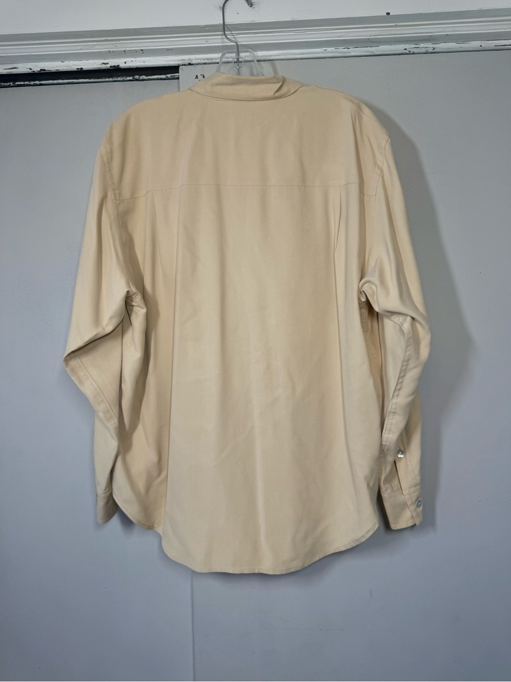 Jones New York  100% Silk Cream Button-Down blouse with Flap Pockets - Picture 2 of 6